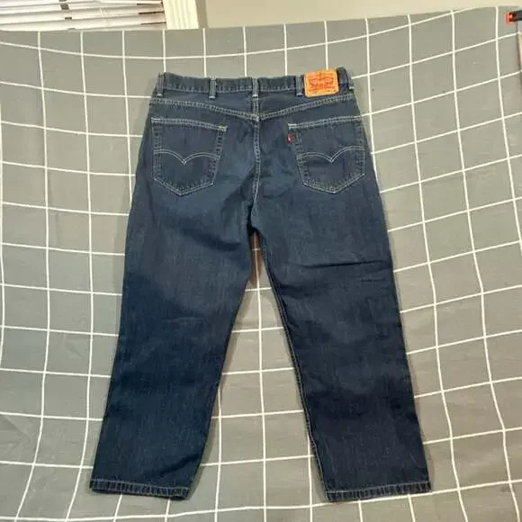 Levi's 550 Relaxed Fit Dark Wash Denim Jeans W38 L26 - Picture 2 of 3